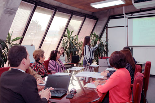 Foto de miembros de la junta administrativa en sesión